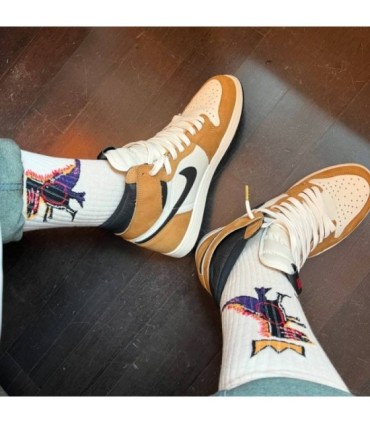 Calcetines Athletic Basquiat Pez Dispenser Beige | Jimmy Lion - ¡Deporte con arte!