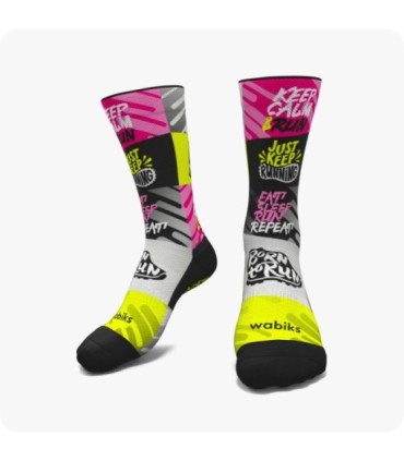 Calcetines Born to Run Fluor | Wabiks - ¡Destaca y corre sin límites!