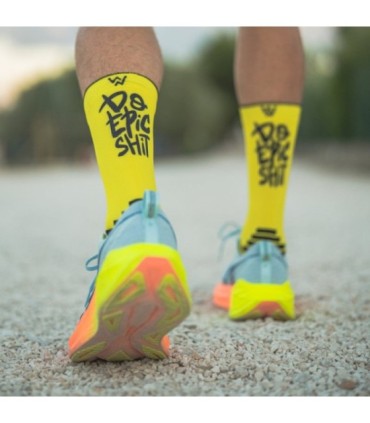 Calcetines Do Epic Shit Amarillo | Wabiks - ¡Motivación y estilo en tus pies!