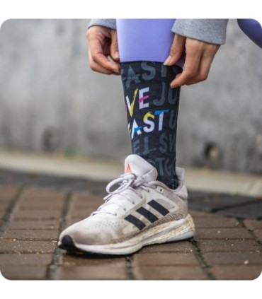 Calcetines Move Fast Negro | Wabiks - ¡Velocidad y estilo en cada paso!