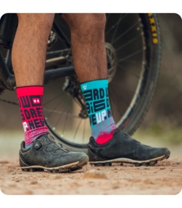 Calcetines Work Hard Coral/Azul | Wabiks - ¡Trabaja duro con comodidad y estilo!