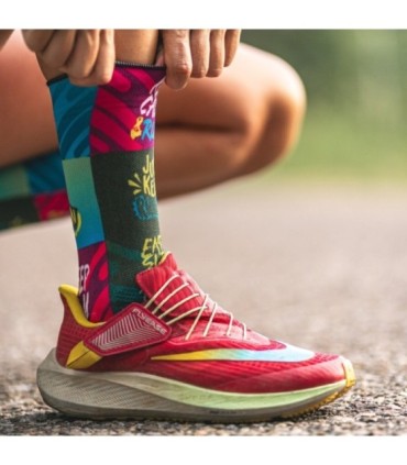 Calcetines Born to Run Azul/Rojo | Wabiks - ¡Corre con estilo y comodidad!